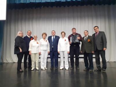 The memory of the heart asks for words ...